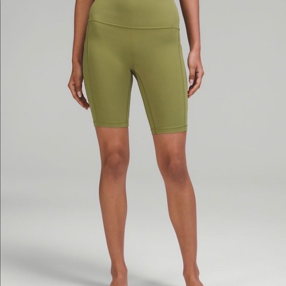 BNWT Lululemon Align shorts 8” with pockets bronze green, size 4